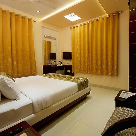 Hotel Central Residency Варанаси Екстериор снимка