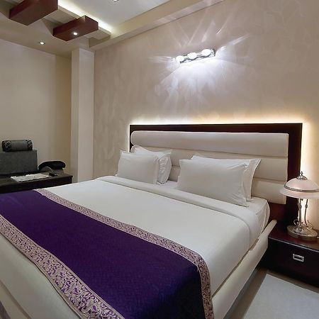 Hotel Central Residency Варанаси Екстериор снимка