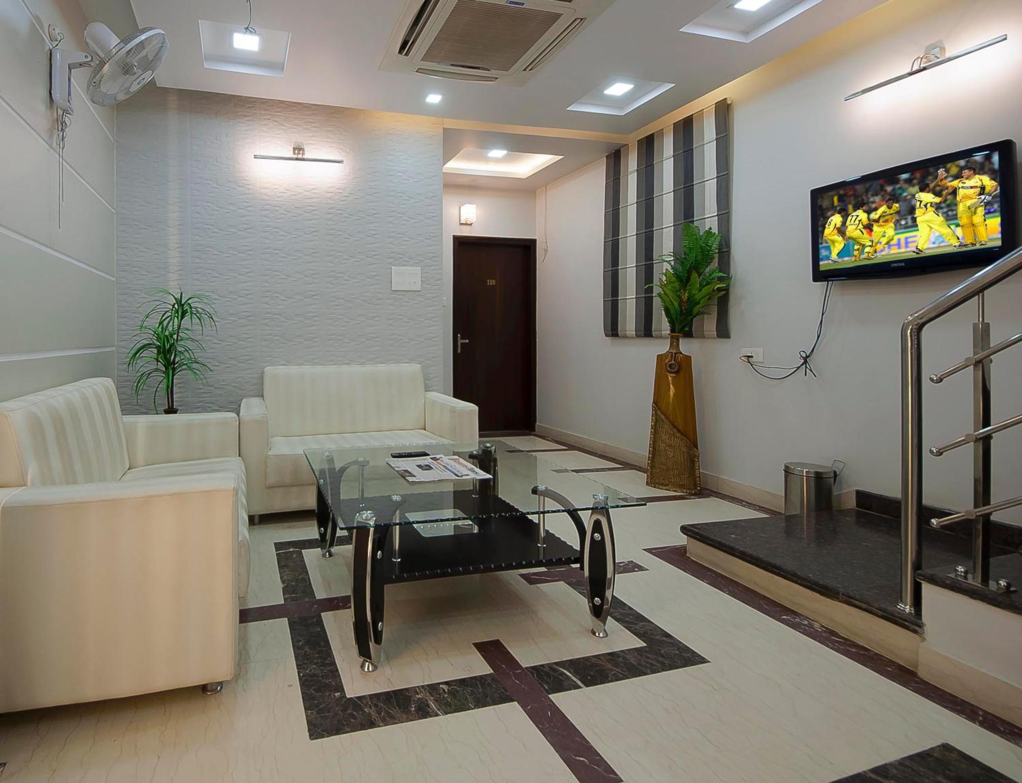Hotel Central Residency Варанаси Екстериор снимка