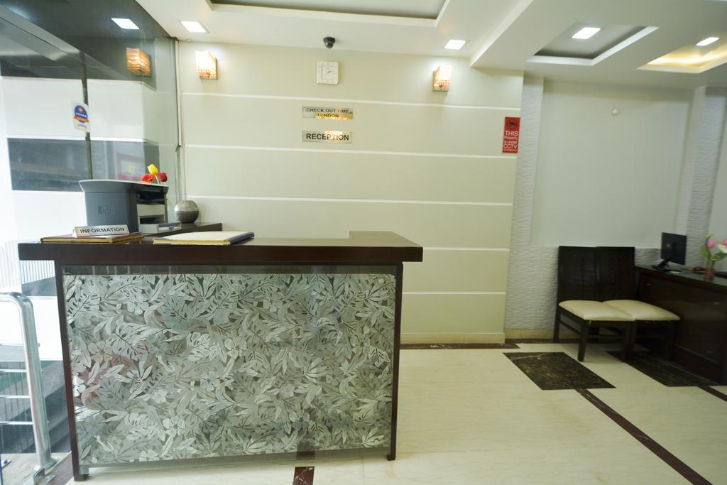 Hotel Central Residency Варанаси Екстериор снимка
