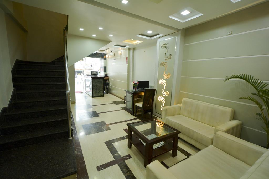 Hotel Central Residency Варанаси Екстериор снимка