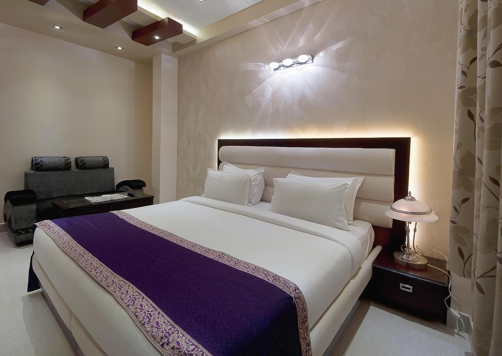 Hotel Central Residency Варанаси Екстериор снимка