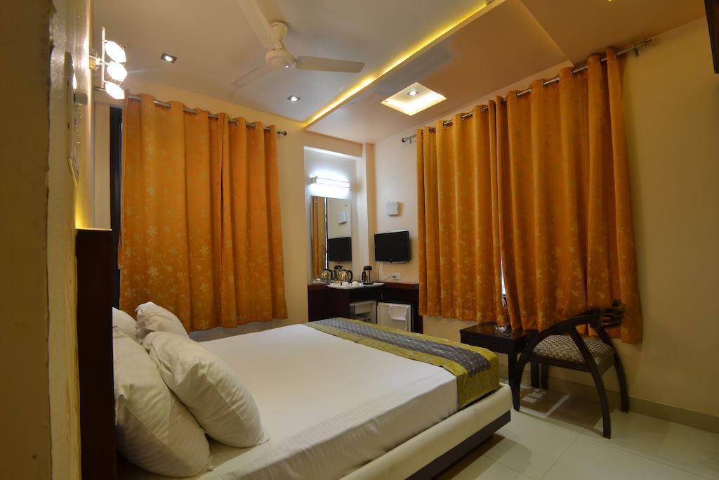 Hotel Central Residency Варанаси Екстериор снимка