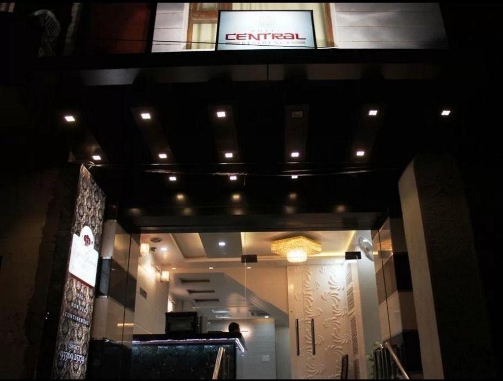 Hotel Central Residency Варанаси Екстериор снимка