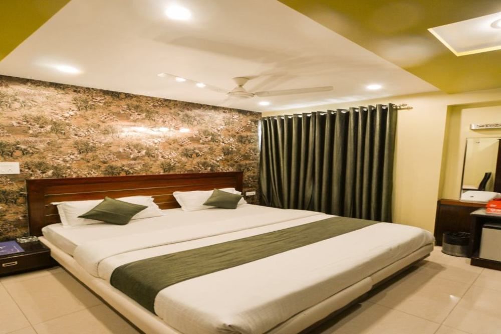 Hotel Central Residency Варанаси Екстериор снимка