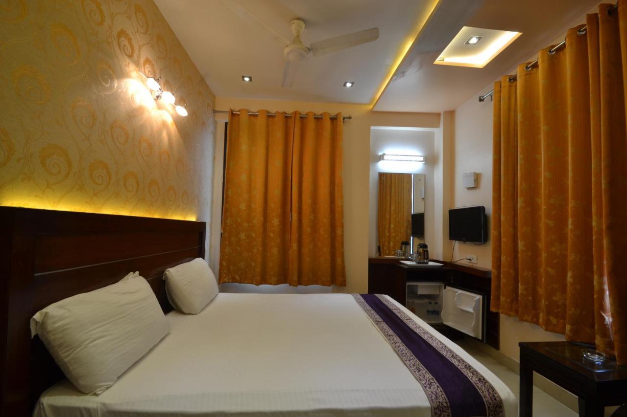 Hotel Central Residency Варанаси Екстериор снимка