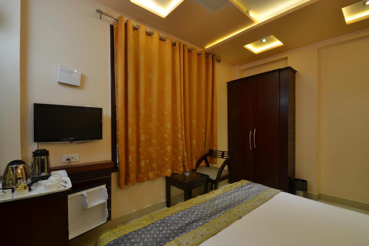 Hotel Central Residency Варанаси Екстериор снимка