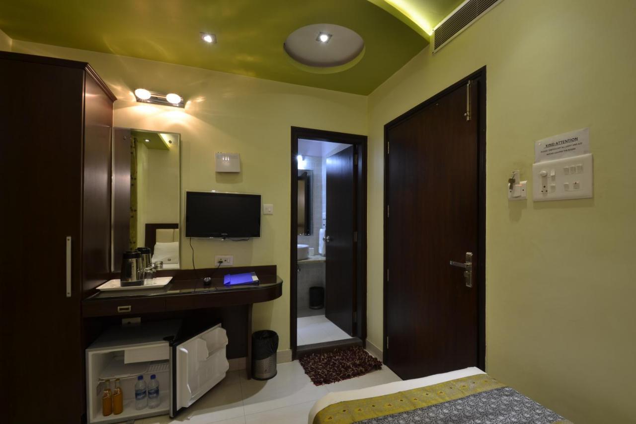 Hotel Central Residency Варанаси Екстериор снимка